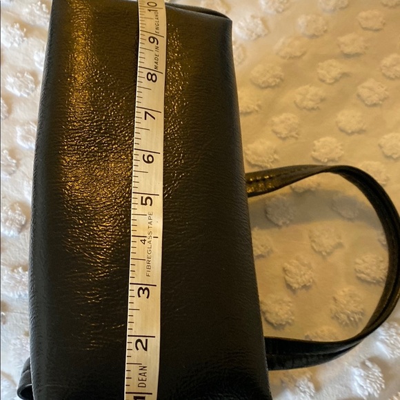 Elegant Black Textured Shoulder Bag with Metallic Clasp - Picture 4 of 6